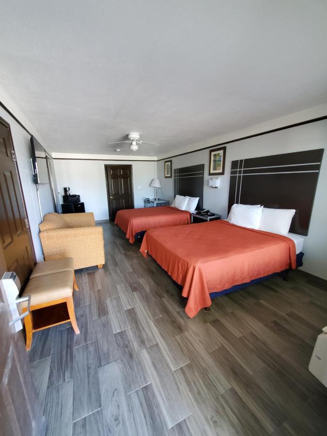 Deluxe Inn And Suites Raymondville Екстер'єр фото