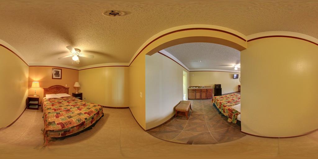 Deluxe Inn And Suites Raymondville Екстер'єр фото